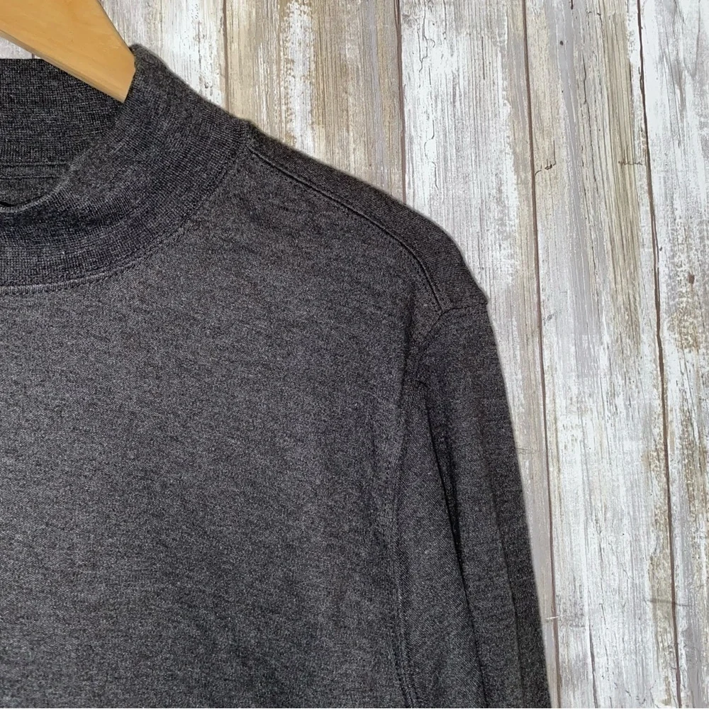 NWT St. John Grey Slim Fit Legacy Mockneck Tee - Picture 2 of 6